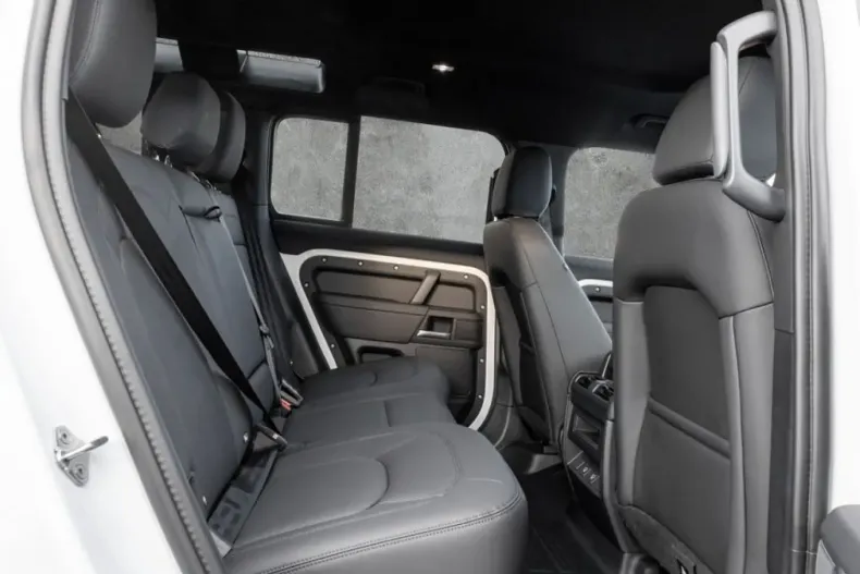 Land Rover Defender din 2025 cu 50.509 km - oferta LAN188646 - foto 4