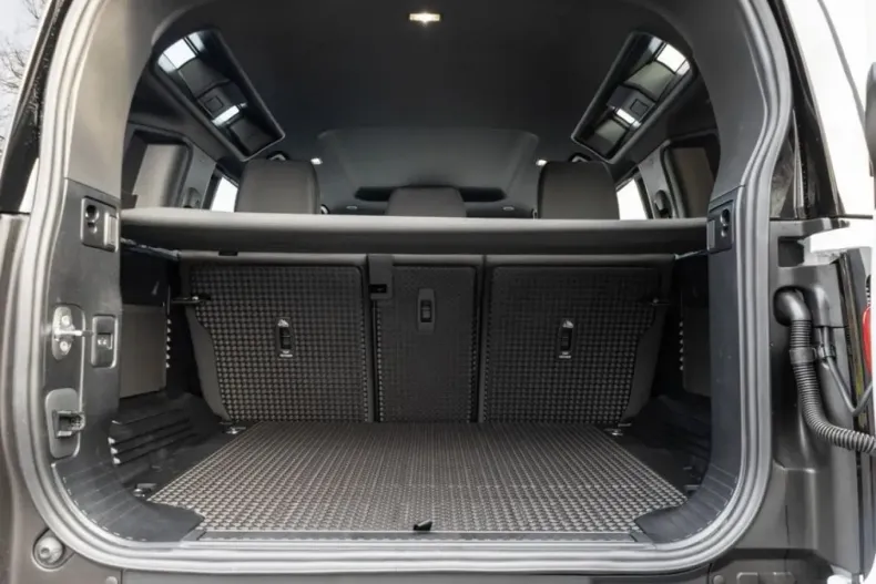 Land Rover Defender din 2025 cu 50.509 km - oferta LAN188646 - foto 16