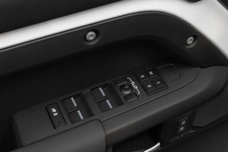 Land Rover Defender din 2025 cu 50.509 km - oferta LAN188646 - foto 17