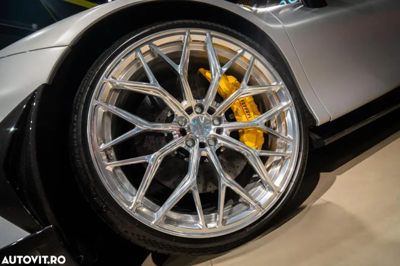 Ferrari SF90 Stradale din 2022 cu 4.400 km - oferta FER188713 - foto 4