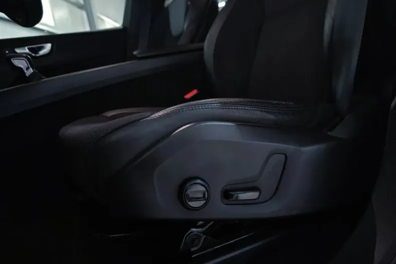 Volvo XC60 din 2020 cu 173.963 km - oferta VOL188728 - foto 19