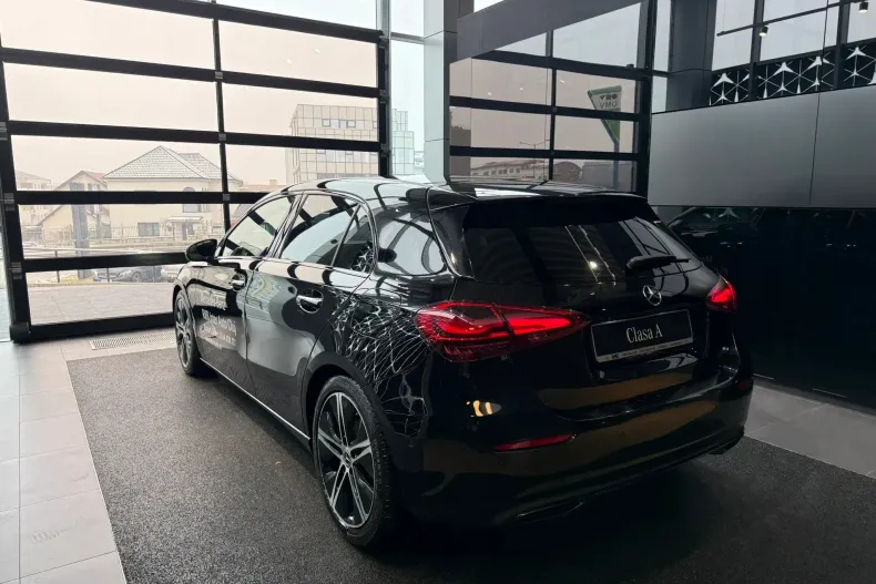 Mercedes-Benz A 200 (Clasa A) din 2023 cu 10.100 km - oferta MER188756 - foto 6