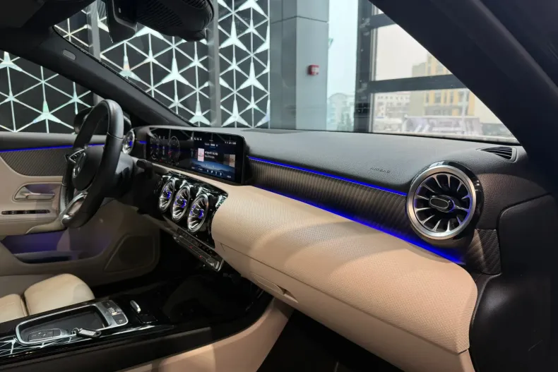 Mercedes-Benz A 200 (Clasa A) din 2023 cu 10.100 km - oferta MER188756 - foto 11