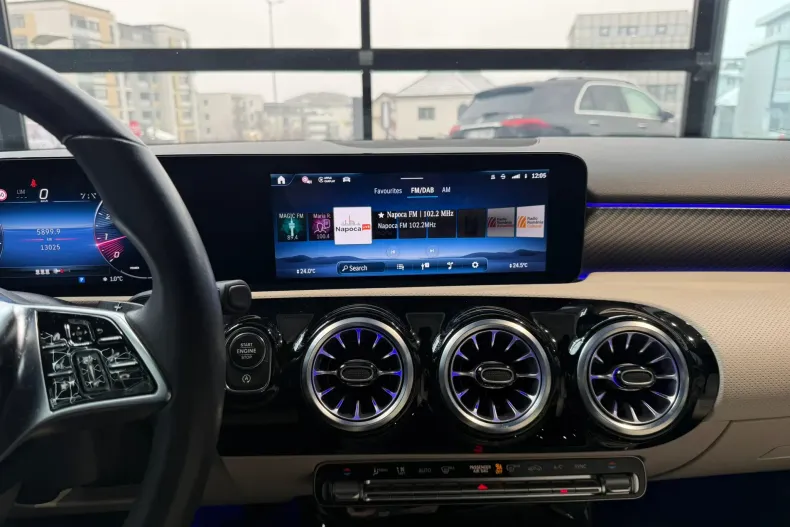 Mercedes-Benz A 200 (Clasa A) din 2023 cu 10.100 km - oferta MER188756 - foto 14