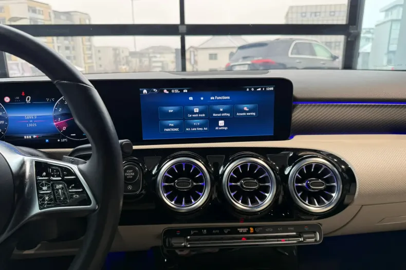 Mercedes-Benz A 200 (Clasa A) din 2023 cu 10.100 km - oferta MER188756 - foto 15