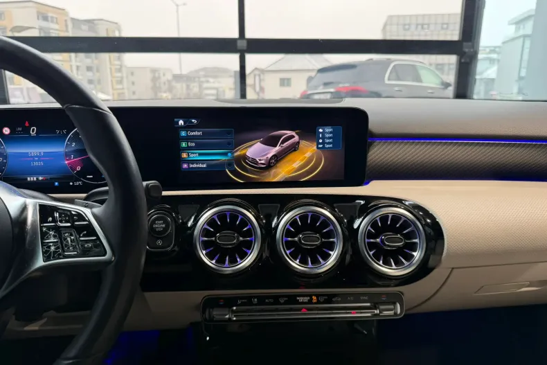 Mercedes-Benz A 200 (Clasa A) din 2023 cu 10.100 km - oferta MER188756 - foto 16