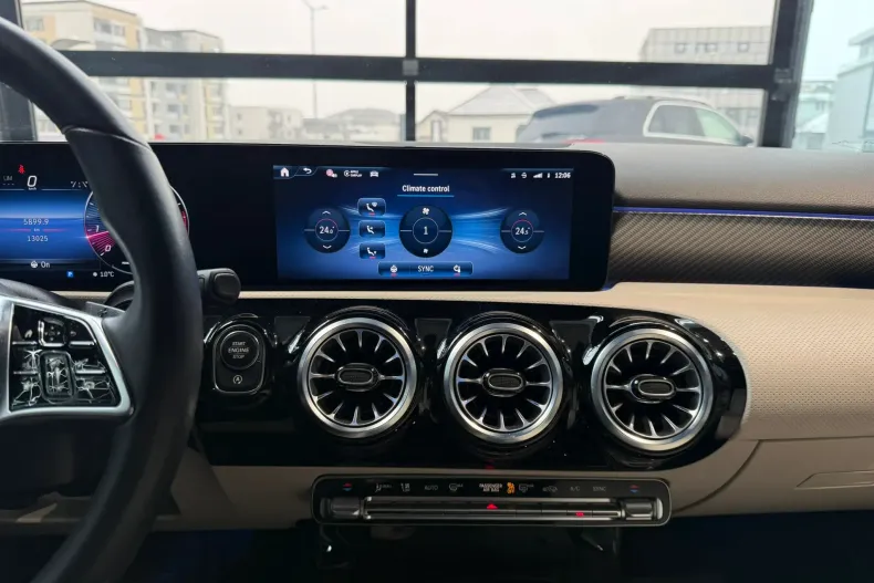 Mercedes-Benz A 200 (Clasa A) din 2023 cu 10.100 km - oferta MER188756 - foto 19