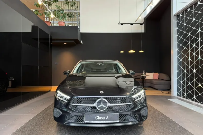 Mercedes-Benz A 180 (Clasa A) din 2025 cu 15 km - oferta MER188757 - foto 1