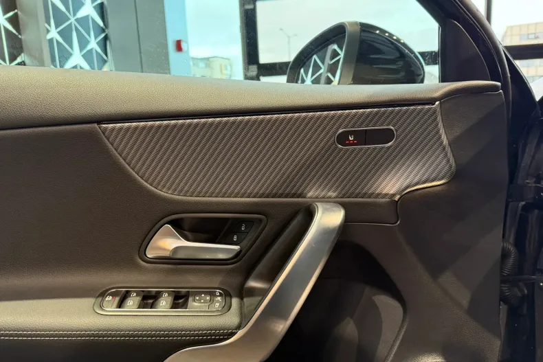 Mercedes-Benz A 180 (Clasa A) din 2025 cu 15 km - oferta MER188757 - foto 8