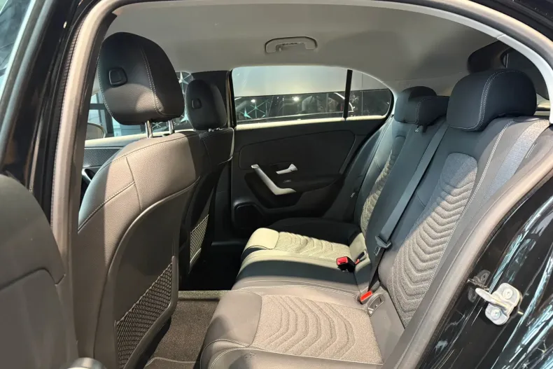 Mercedes-Benz A 180 (Clasa A) din 2025 cu 15 km - oferta MER188757 - foto 9