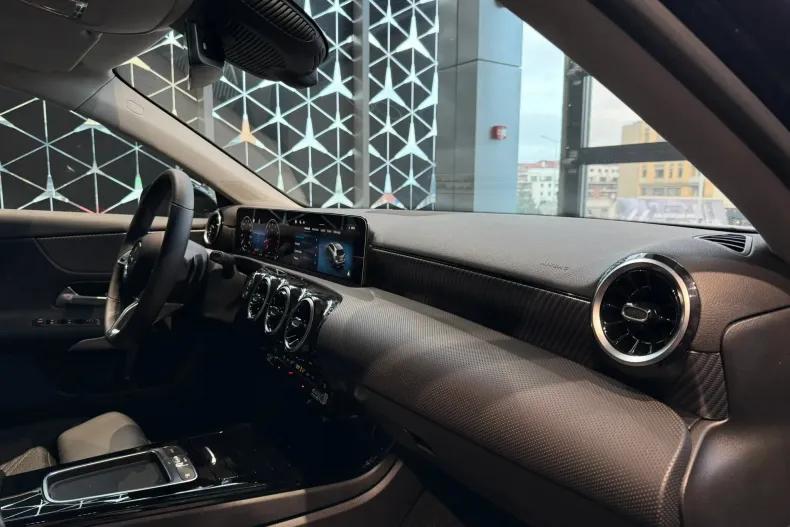 Mercedes-Benz A 180 (Clasa A) din 2025 cu 15 km - oferta MER188757 - foto 10