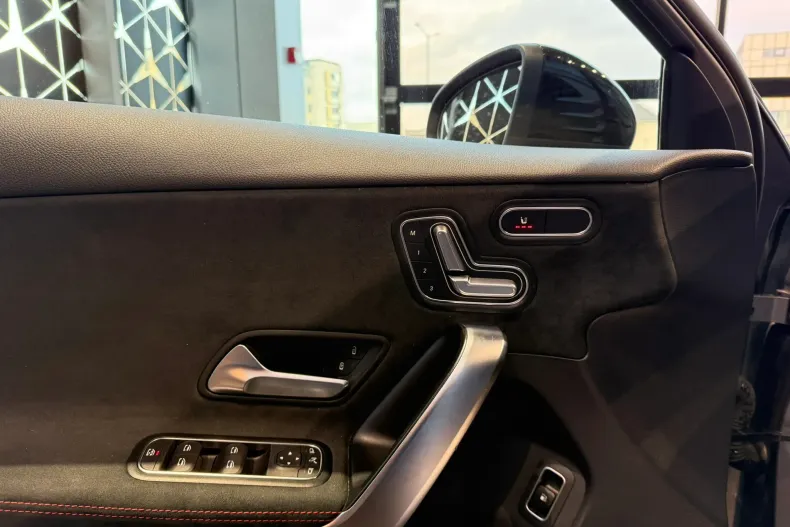 Mercedes-Benz A 250 (Clasa A) din 2023 cu 22.500 km - oferta MER188758 - foto 8