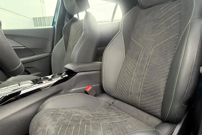 Peugeot 2008 din 2025 cu 10 km - oferta PEU188760 - foto 6