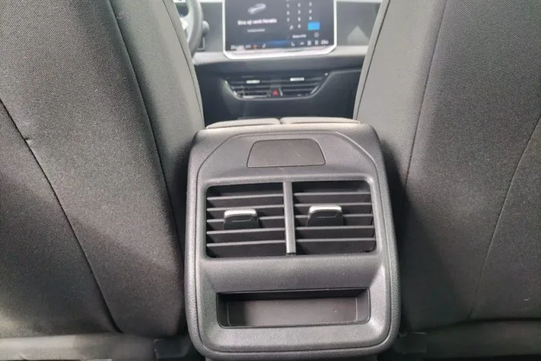 Volkswagen Passat din 2024 cu 10.282 km - oferta VOL188770 - foto 9