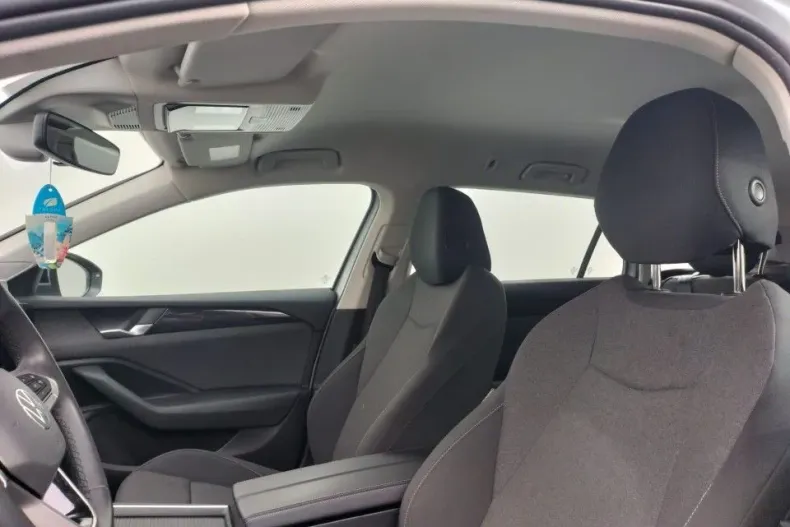 Volkswagen Passat din 2024 cu 10.282 km - oferta VOL188770 - foto 11