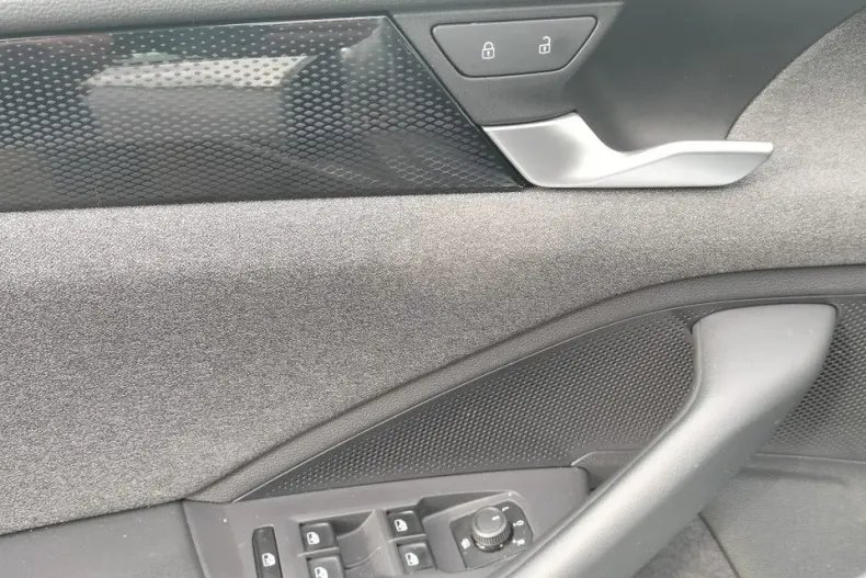 Volkswagen Passat din 2024 cu 10.282 km - oferta VOL188770 - foto 16