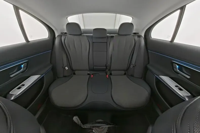 Mercedes-Benz E 400 (Clasa E) din 2024 cu 13.622 km - oferta MER188836 - foto 9