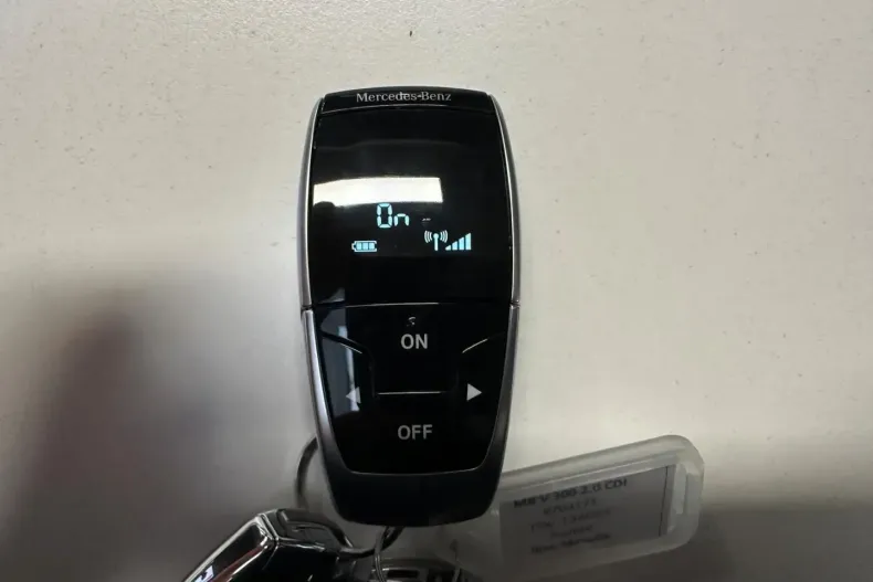 Mercedes-Benz V 300 (Clasa V) din 2022 cu 54.488 km - oferta MER188873 - foto 30
