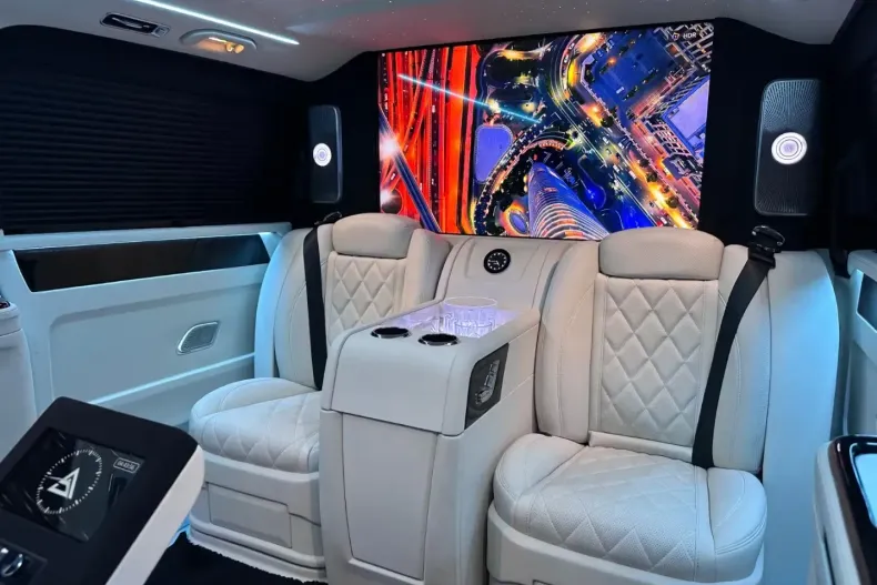 Mercedes-Benz V 300 (Clasa V) din 2025 cu 50 km - oferta MER188879 - foto 1