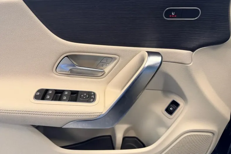 Mercedes-Benz CLA 250 (Clasa CLA) din 2022 cu 44.993 km - oferta MER188889 - foto 13