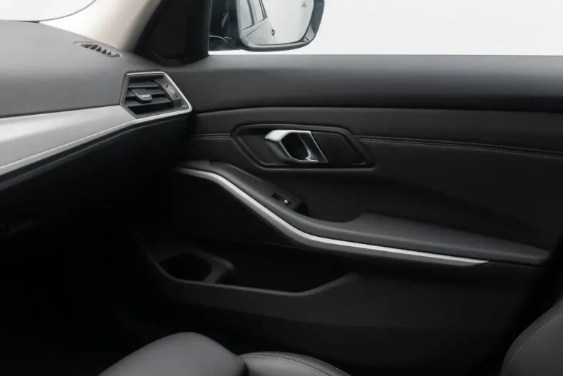 BMW 330 (Seria 3) din 2022 cu 37.067 km - oferta BMW188893 - foto 32