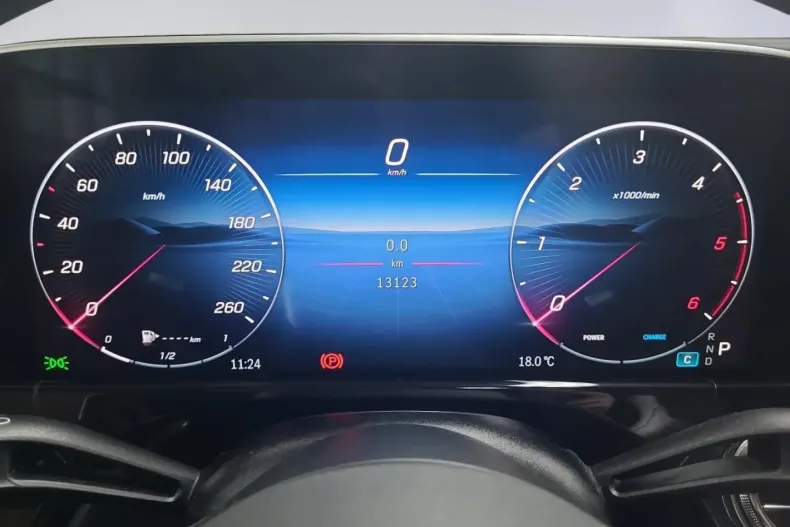 Mercedes-Benz E 220 (Clasa E) din 2025 cu 13.123 km - oferta MER188897 - foto 10