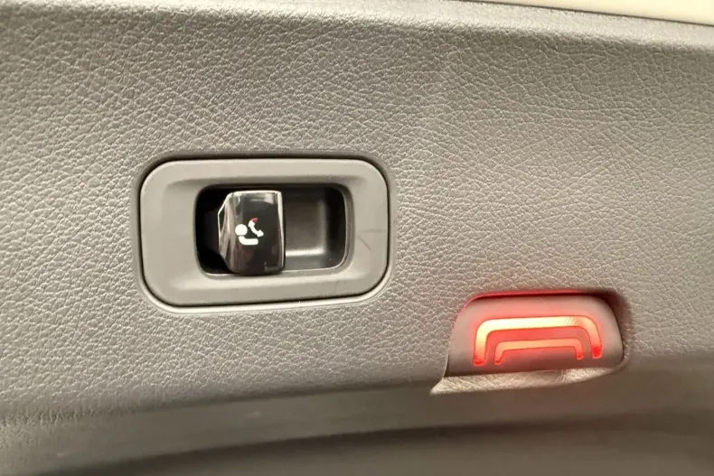 Mercedes-Benz GLC 220 (Clasa GLC) din 2024 cu 13.500 km - oferta MER188910 - foto 17