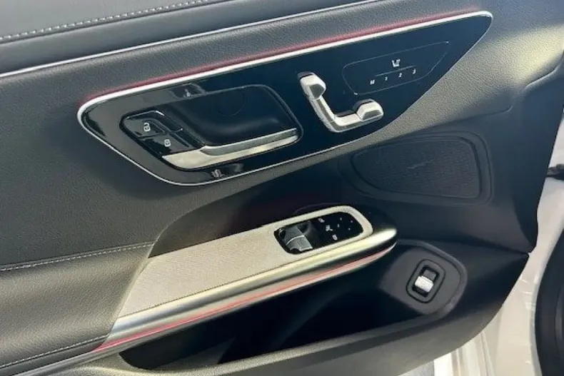 Mercedes-Benz CLE 200 (Clasa CLE) din 2025 cu 5.500 km - oferta MER188913 - foto 8