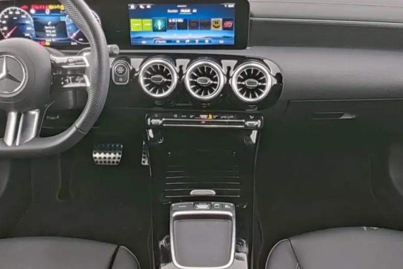 Mercedes-Benz CLA 250 (Clasa CLA) din 2024 cu 19.961 km - oferta MER188914 - foto 9