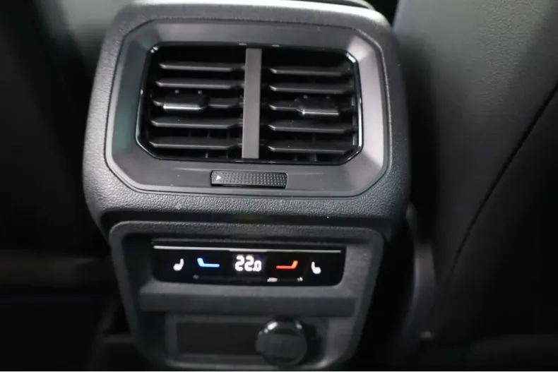 Volkswagen Tiguan din 2022 cu 49.524 km - oferta VOL188916 - foto 23