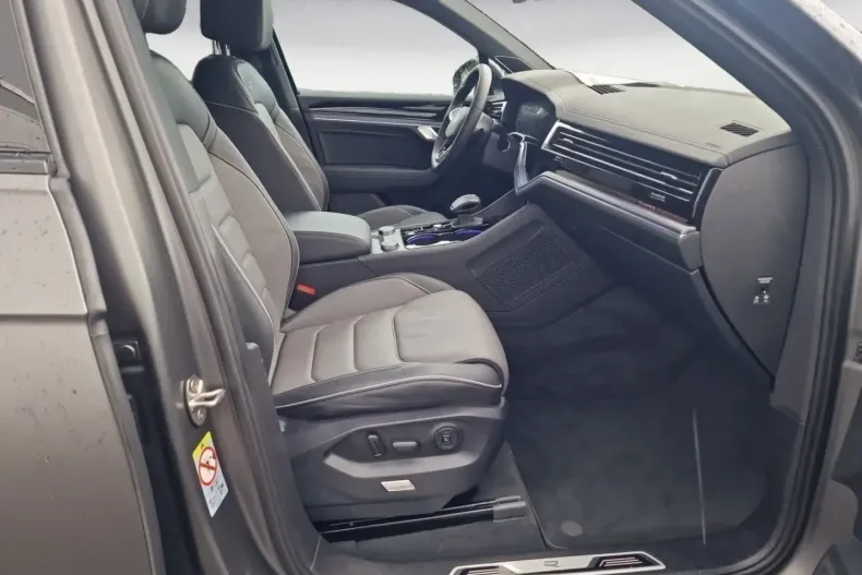 Volkswagen Touareg din 2024 cu 39.756 km - oferta VOL188918 - foto 8