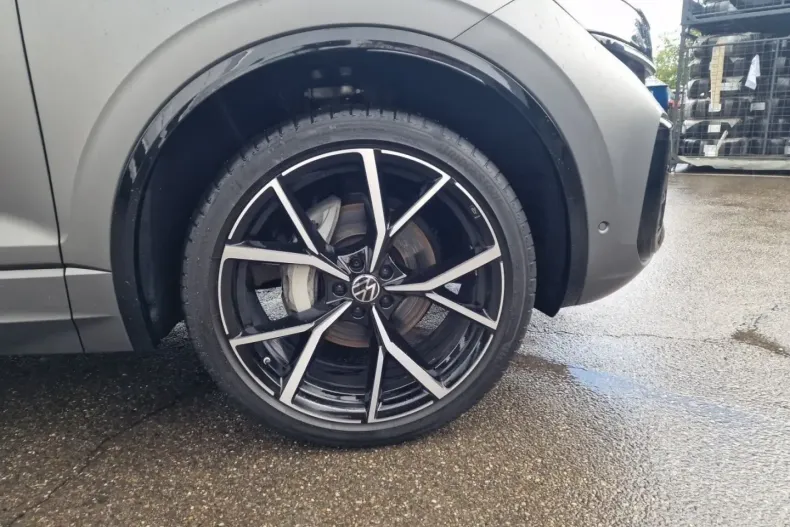 Volkswagen Touareg din 2024 cu 39.756 km - oferta VOL188918 - foto 11