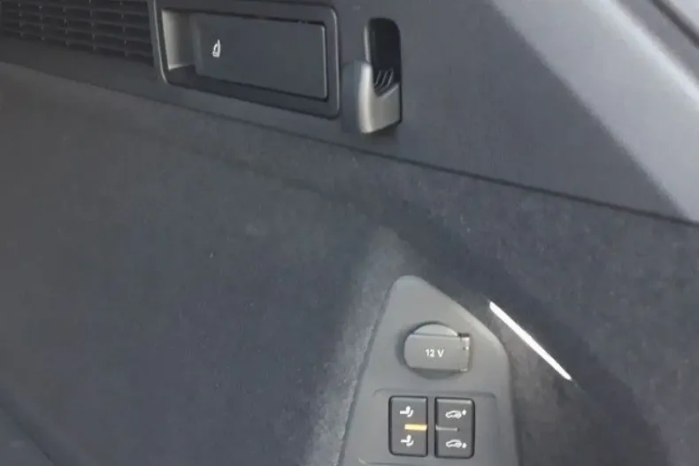 Volkswagen Touareg din 2023 cu 41.900 km - oferta VOL188920 - foto 22