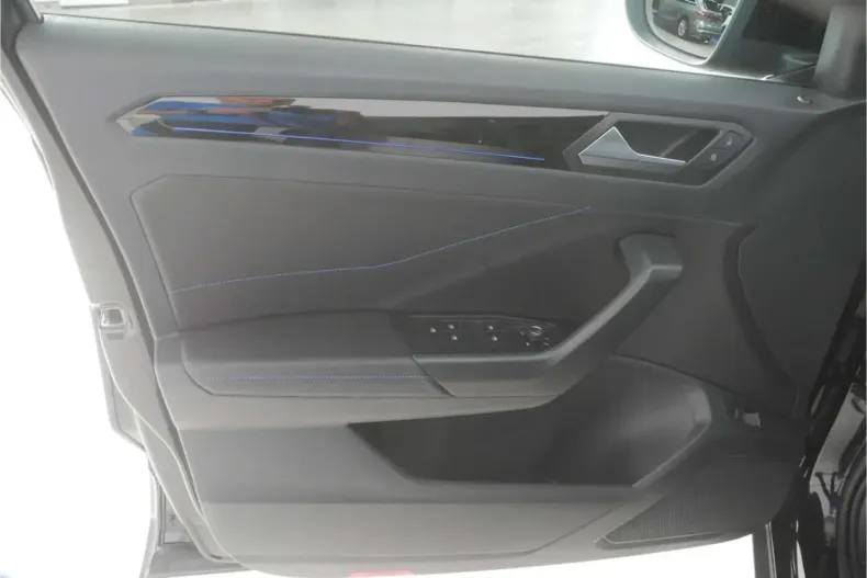 Volkswagen T-Roc din 2024 cu 7.239 km - oferta VOL188923 - foto 13