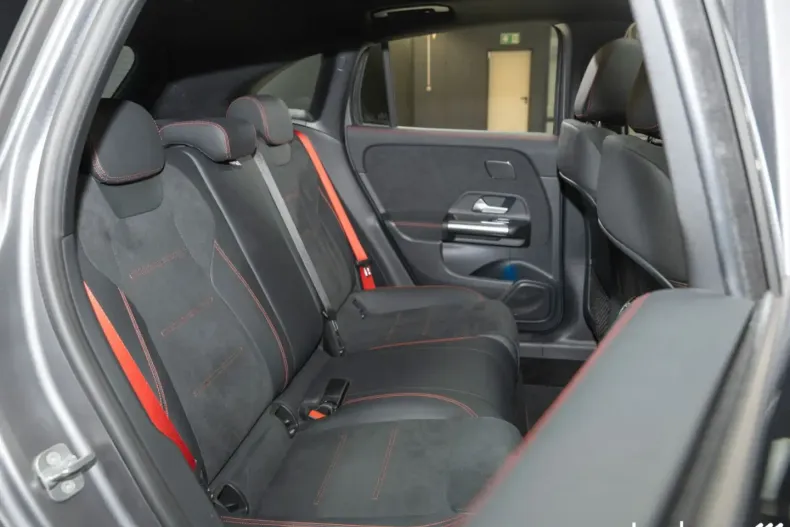 Mercedes-Benz GLA 35 AMG (Clasa GLA) din 2024 cu 17.757 km - oferta MER188927 - foto 15