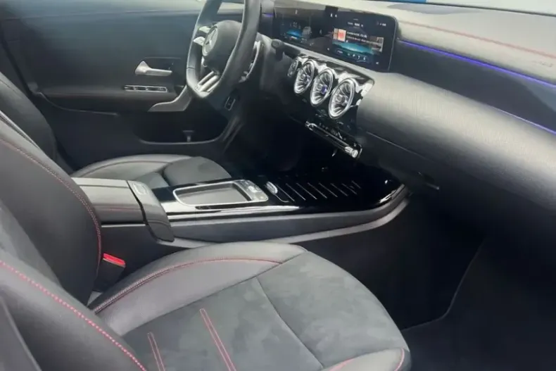 Mercedes-Benz CLA 35 AMG (Clasa CLA) din 2024 cu 10.640 km - oferta MER188928 - foto 9