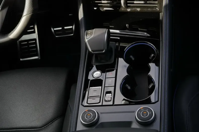 Volkswagen Touareg din 2023 cu 58.441 km - oferta VOL188936 - foto 7