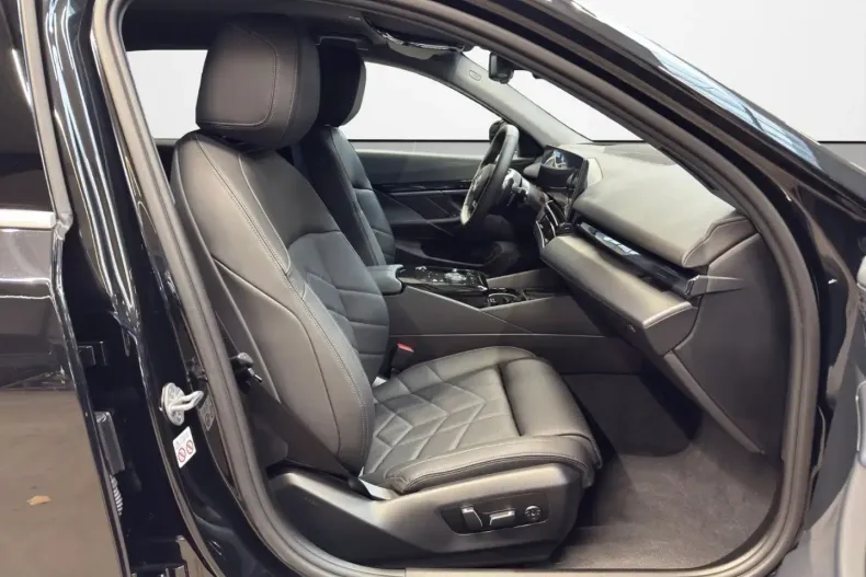 BMW 550 (Seria 5) din 2024 cu 8.000 km - oferta BMW188946 - foto 8