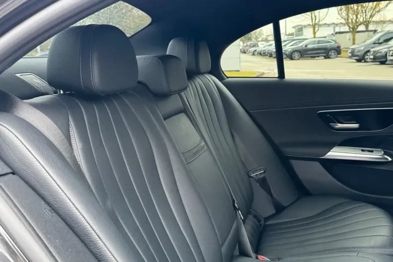 Mercedes-Benz E 400 (Clasa E) din 2024 cu 62.653 km - oferta MER188979 - foto 16