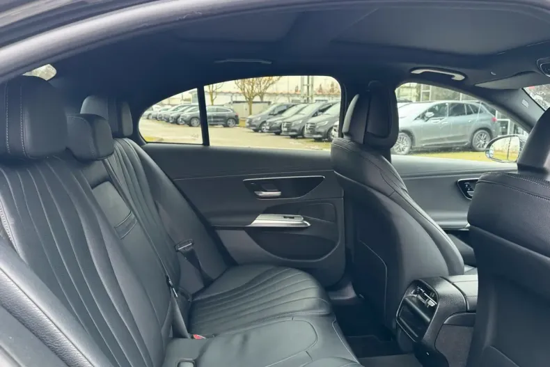 Mercedes-Benz E 400 (Clasa E) din 2024 cu 62.653 km - oferta MER188979 - foto 17