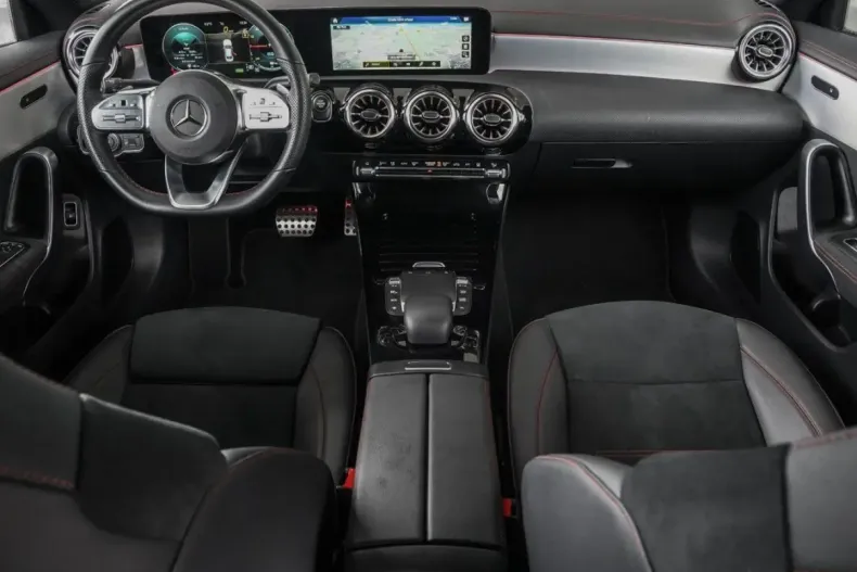 Mercedes-Benz CLA 250 (Clasa CLA) din 2023 cu 37.874 km - oferta MER188984 - foto 7