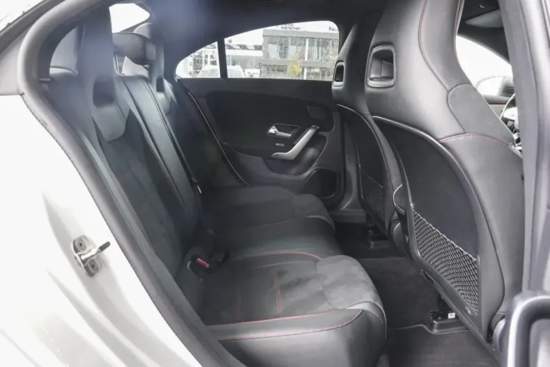 Mercedes-Benz CLA 250 (Clasa CLA) din 2023 cu 37.874 km - oferta MER188984 - foto 9