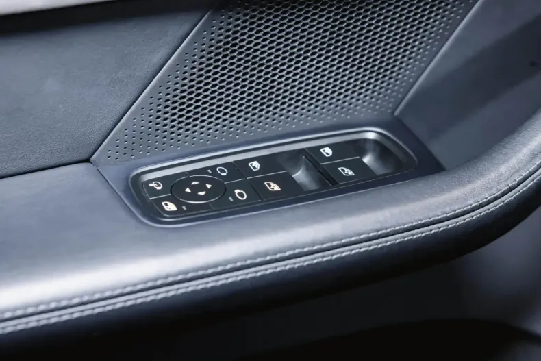 Porsche Taycan din 2023 cu 54.700 km - oferta POR188991 - foto 23