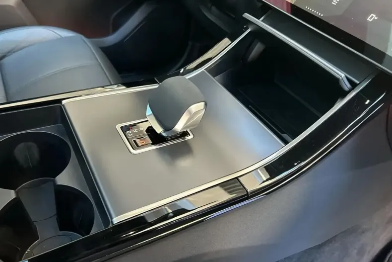 Land Rover Range Rover Velar din 2023 cu 6.500 km - oferta LAN188997 - foto 13