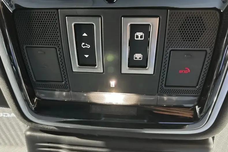 Land Rover Range Rover Velar din 2023 cu 6.500 km - oferta LAN188997 - foto 14