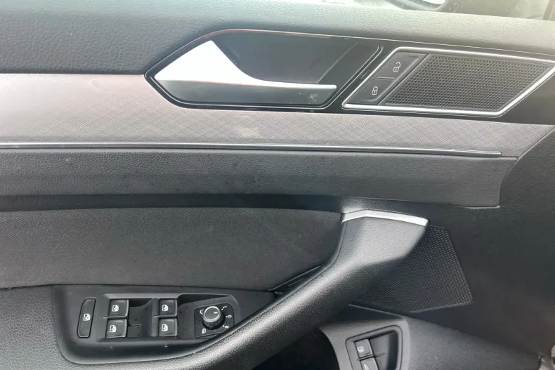 Volkswagen Passat din 2022 cu 84.854 km - oferta VOL189043 - foto 16