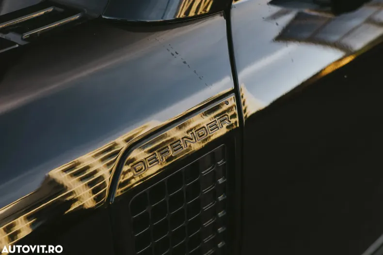 Land Rover Defender din 2023 cu 37.700 km - oferta LAN189045 - foto 6