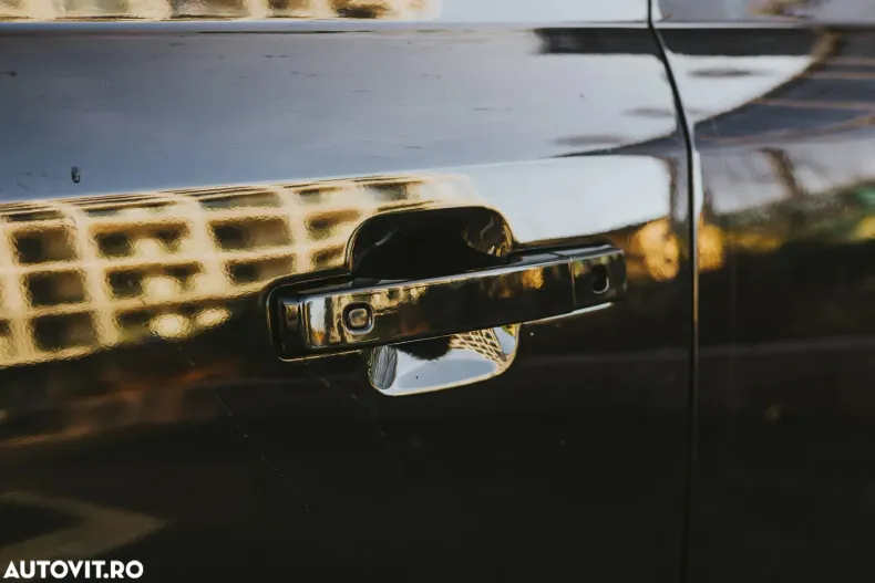 Land Rover Defender din 2023 cu 37.700 km - oferta LAN189045 - foto 8