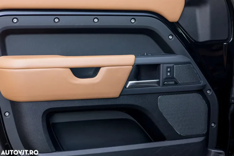 Land Rover Defender din 2023 cu 37.700 km - oferta LAN189045 - foto 20