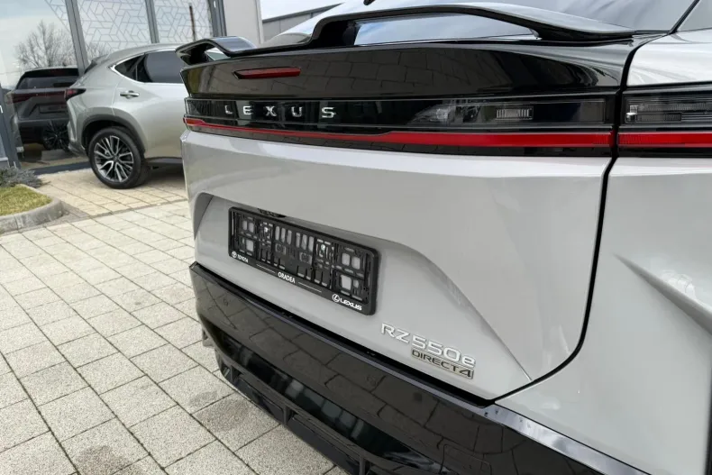 Lexus RZ din 2025 cu 4.000 km - oferta LEX189048 - foto 6